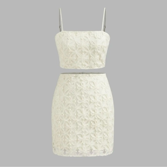 CHIFFON SQUARE NECK TEXTURE FLORAL
CAMI TOP & HIGH RISE MINI SKIRT NEW with tags - Picture 2 of 12